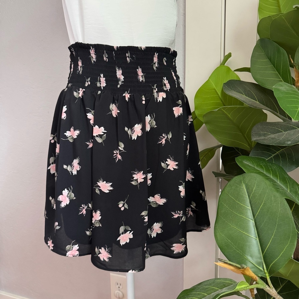 New York & Company Midnight Bloom Smocked Floral Mini Skirt Black XS NWOT - Picture 6 of 8